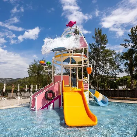 Ramada Hotel & Suites By Wyndham Kusadasi Hotel 4*