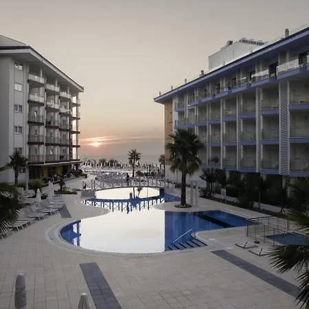 Hotel Ramada Hotel & Suites By Wyndham Kusadasi 4*