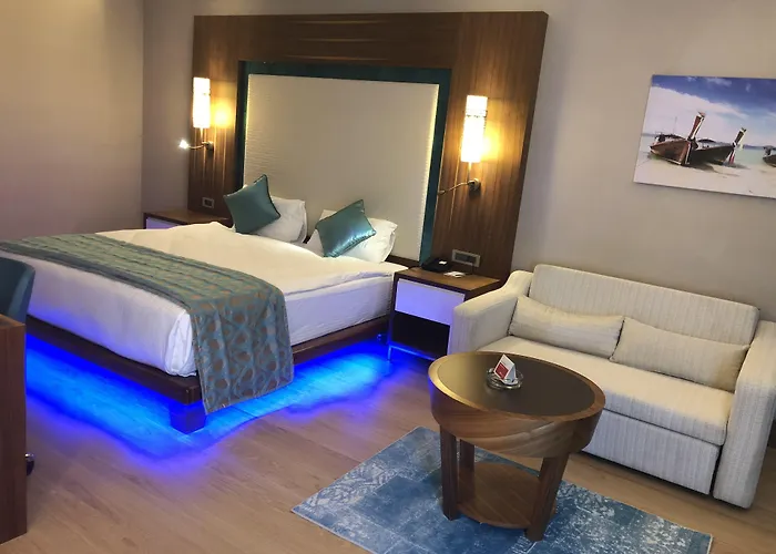 Ramada & By Wyndham ホテル 4*