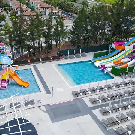 Ramada Hotel & Suites By Wyndham Kusadasi Hotell 4*