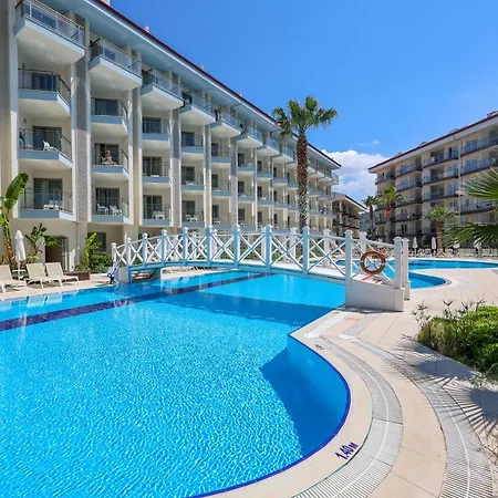 Hotel Ramada Hotel & Suites By Wyndham Kusadasi 4*