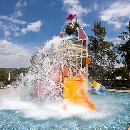 Ramada & By Wyndham Otel Kuşadası