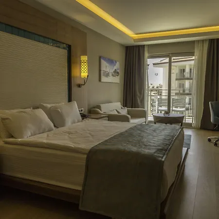 Hotell Ramada Hotel & Suites By Wyndham Kusadasi 4*