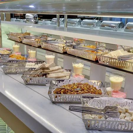 Ramada & By Wyndham Otel 4*