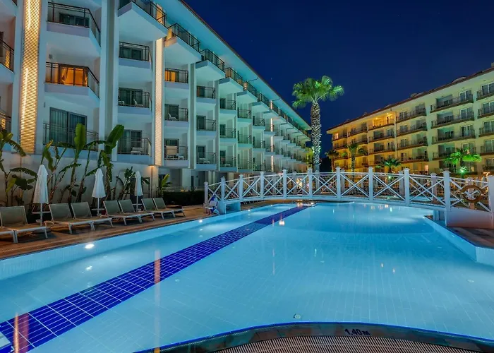 Ramada & By Wyndham ホテル 4*