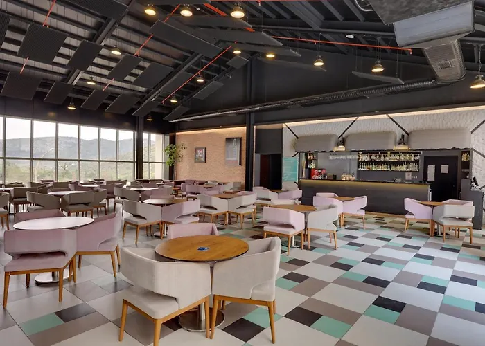 Ramada & By Wyndham ホテル クシャダス