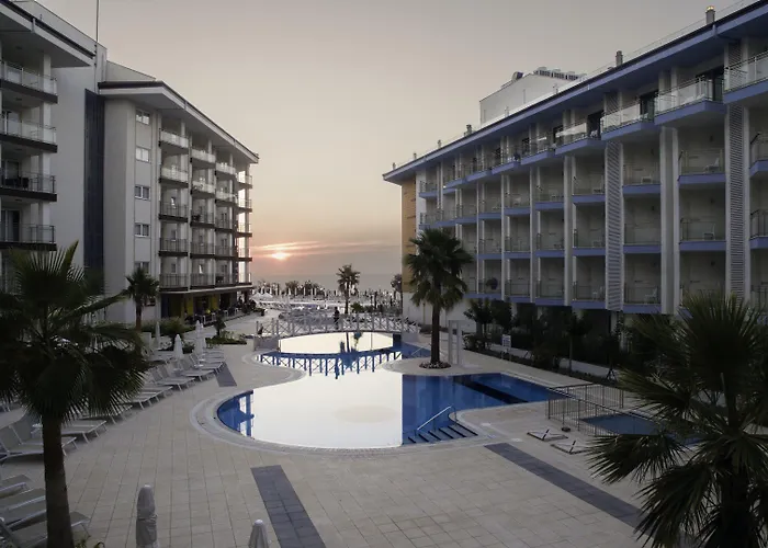 ホテル Ramada & By Wyndham 4*