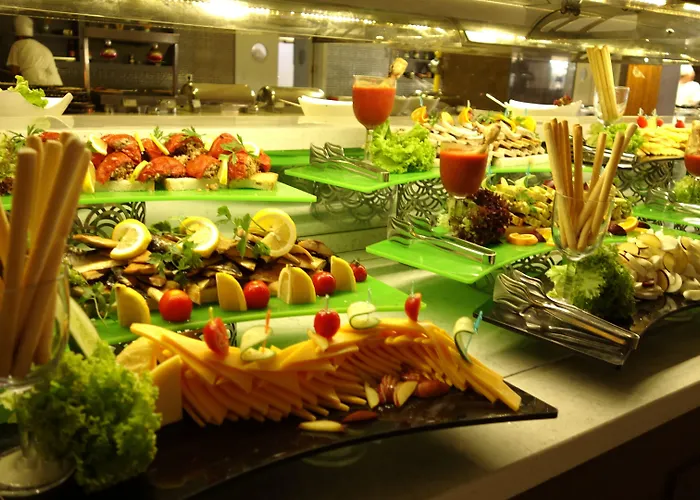 ホテル Ramada & By Wyndham クシャダス