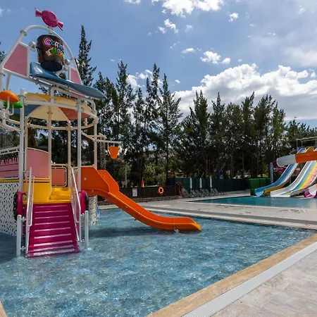 Ramada Hotel & Suites By Wyndham Kusadasi 4* Kusadasi