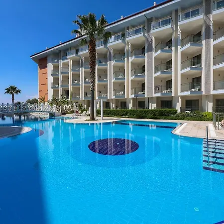 Ramada Hotel & Suites By Wyndham Kusadasi 4* Kusadasi