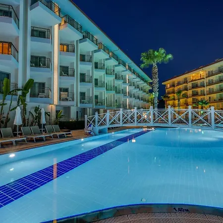 Ramada & By Wyndham فندق 4*