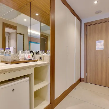 Ramada & By Wyndham 库萨达斯