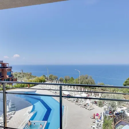 Ramada Hotel & Suites By Wyndham Kusadasi 4* Kusadasi