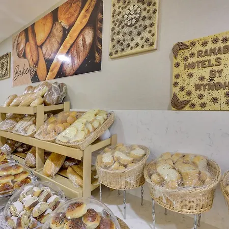 Ramada & By Wyndham ホテル 4*