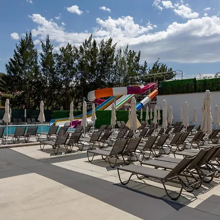 Ramada & By Wyndham 4* Κουσάντασι