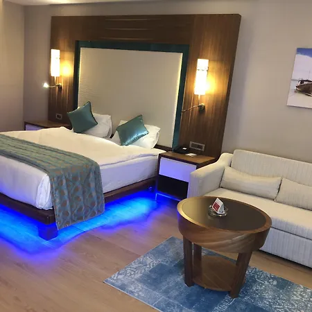 Ramada & By Wyndham ホテル 4*