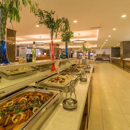 Ramada & By Wyndham كوشاداسيه