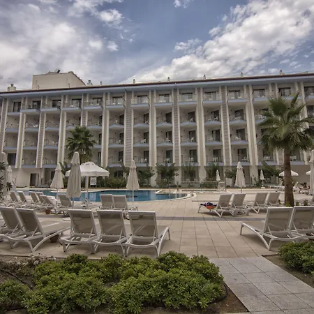Ramada & By Wyndham كوشاداسيه