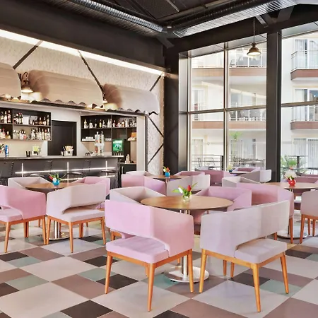 Ramada & By Wyndham 4* Κουσάντασι