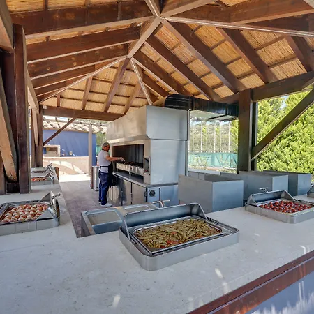 ホテル Ramada & By Wyndham クシャダス