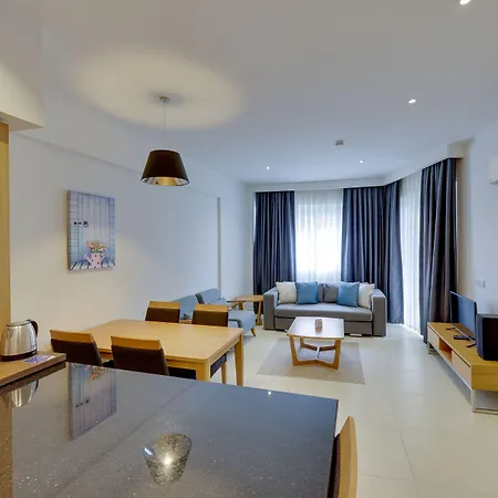 Ramada & By Wyndham ホテル