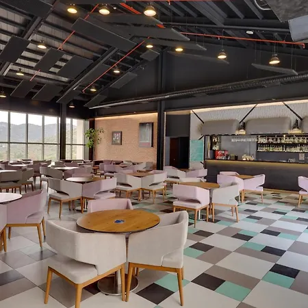 Ramada & By Wyndham Hotel Kuşadası