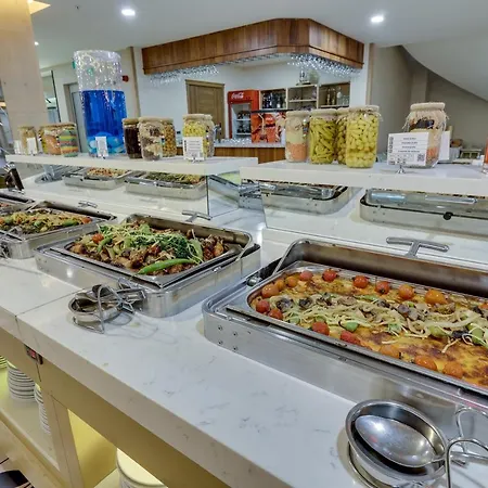 Ramada & By Wyndham Hotel Kuşadası