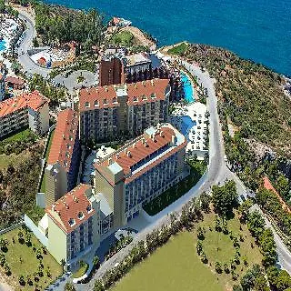 Ramada & By Wyndham Hotel Kuşadası